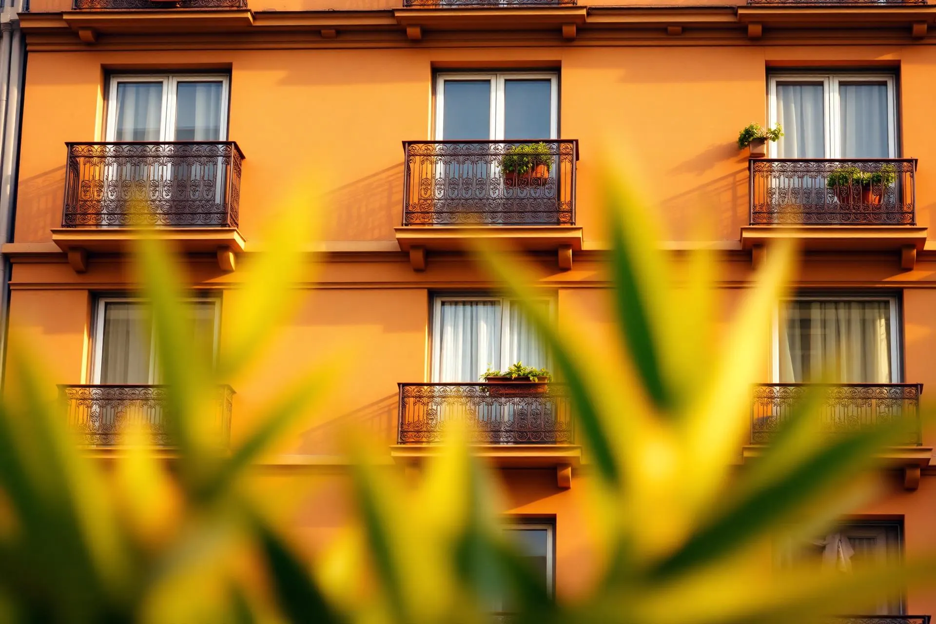 Balcones de hierro forjado en una fachada de Barcelona